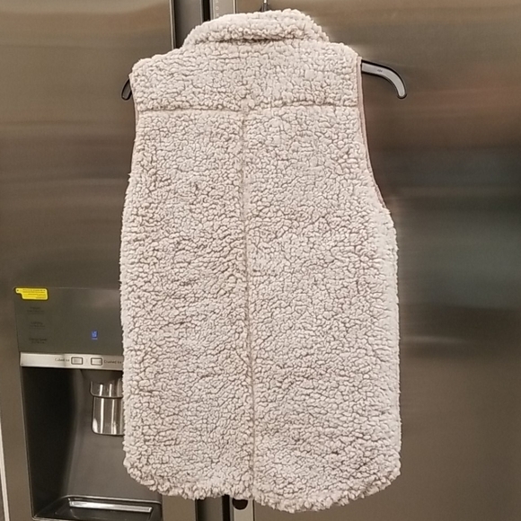 💕THREAD & SUPPLY💕 Arctic Fleece Vest Smoke Rose - Picture 4 of 9